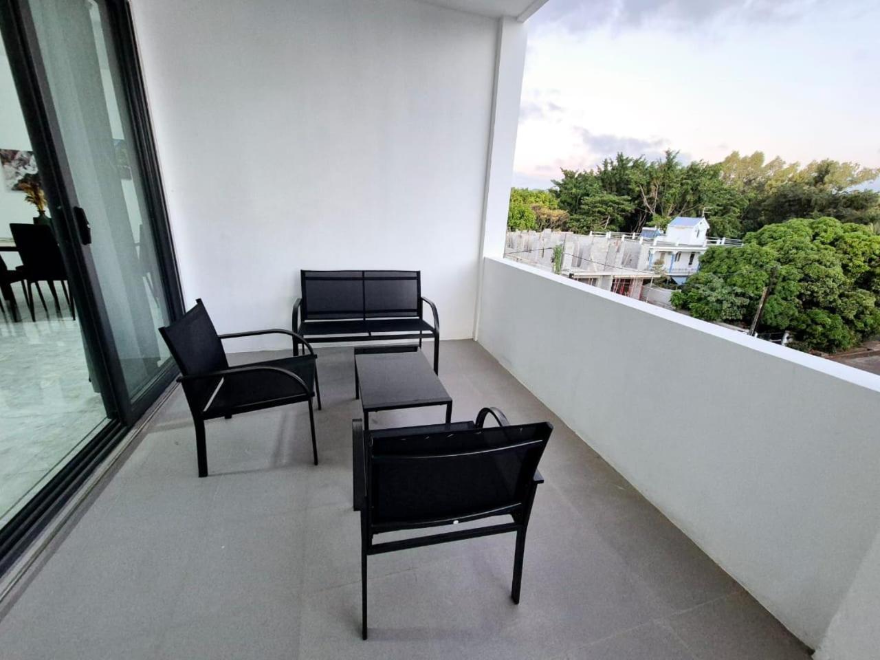 Skyview Apartment- Rooftop Penthouse With Sunset & Sea Views Flic-en-Flacq Exteriér fotografie
