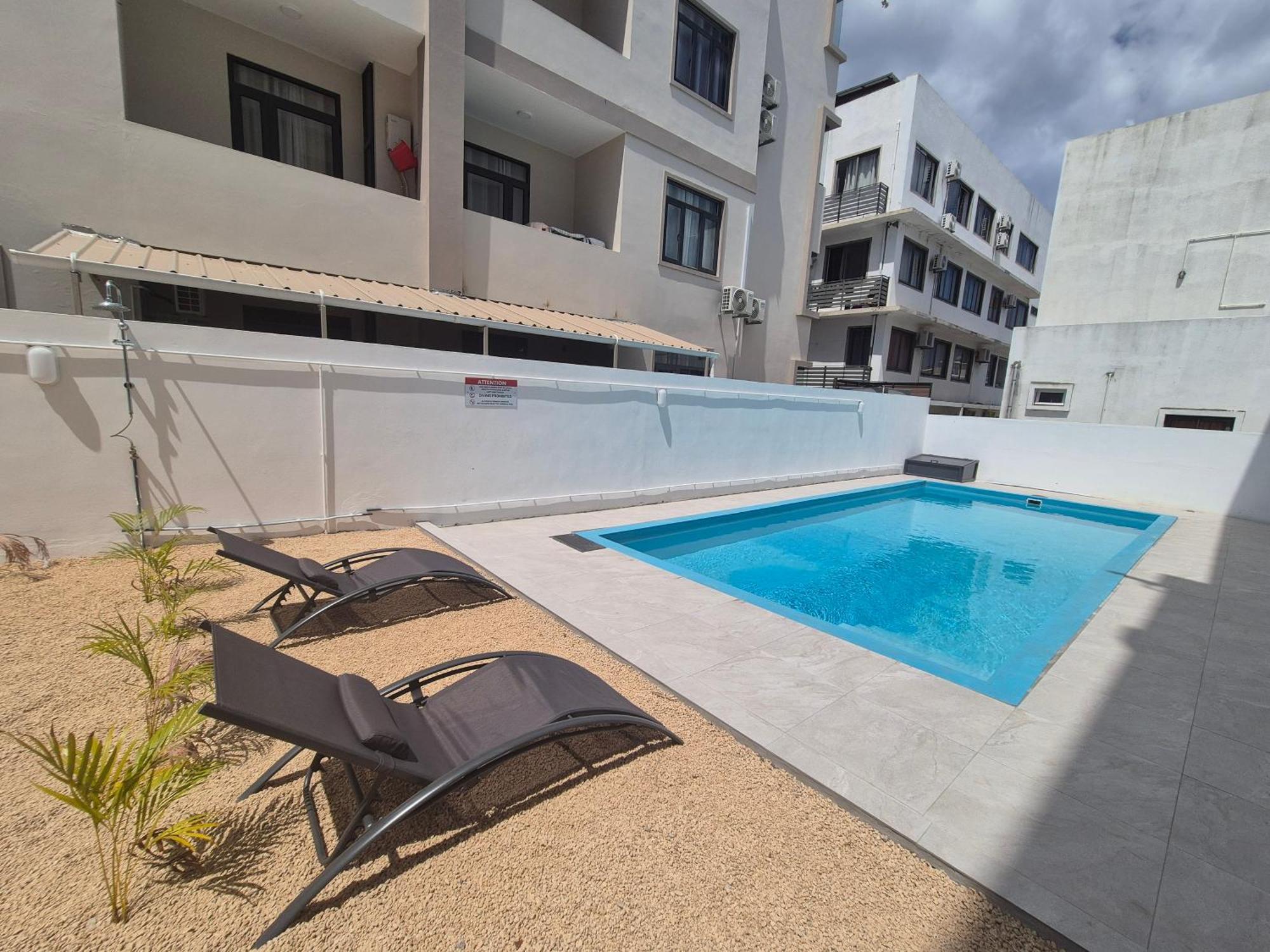 Skyview Apartment- Rooftop Penthouse With Sunset & Sea Views Flic-en-Flacq Exteriér fotografie