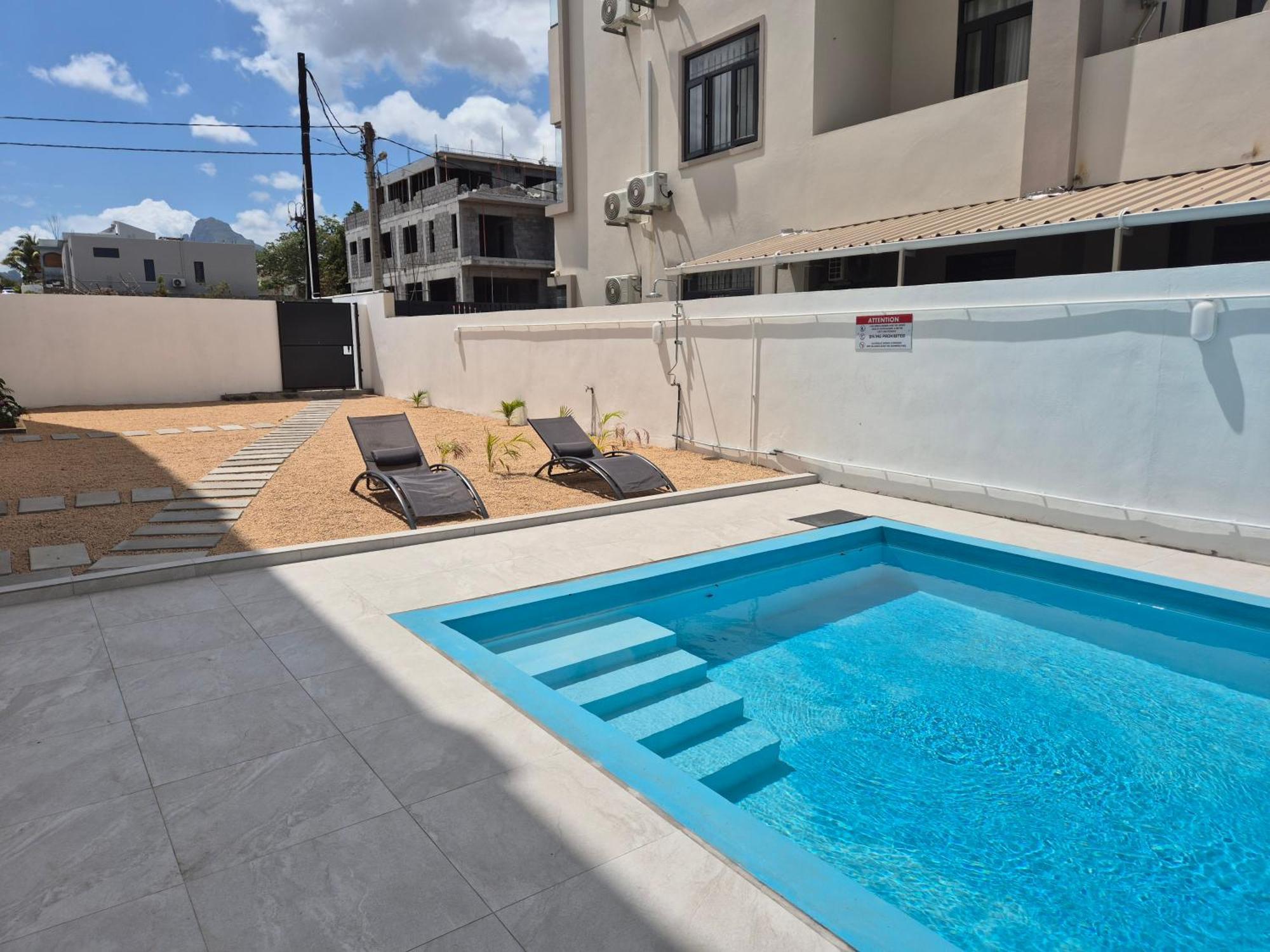 Skyview Apartment- Rooftop Penthouse With Sunset & Sea Views Flic-en-Flacq Exteriér fotografie