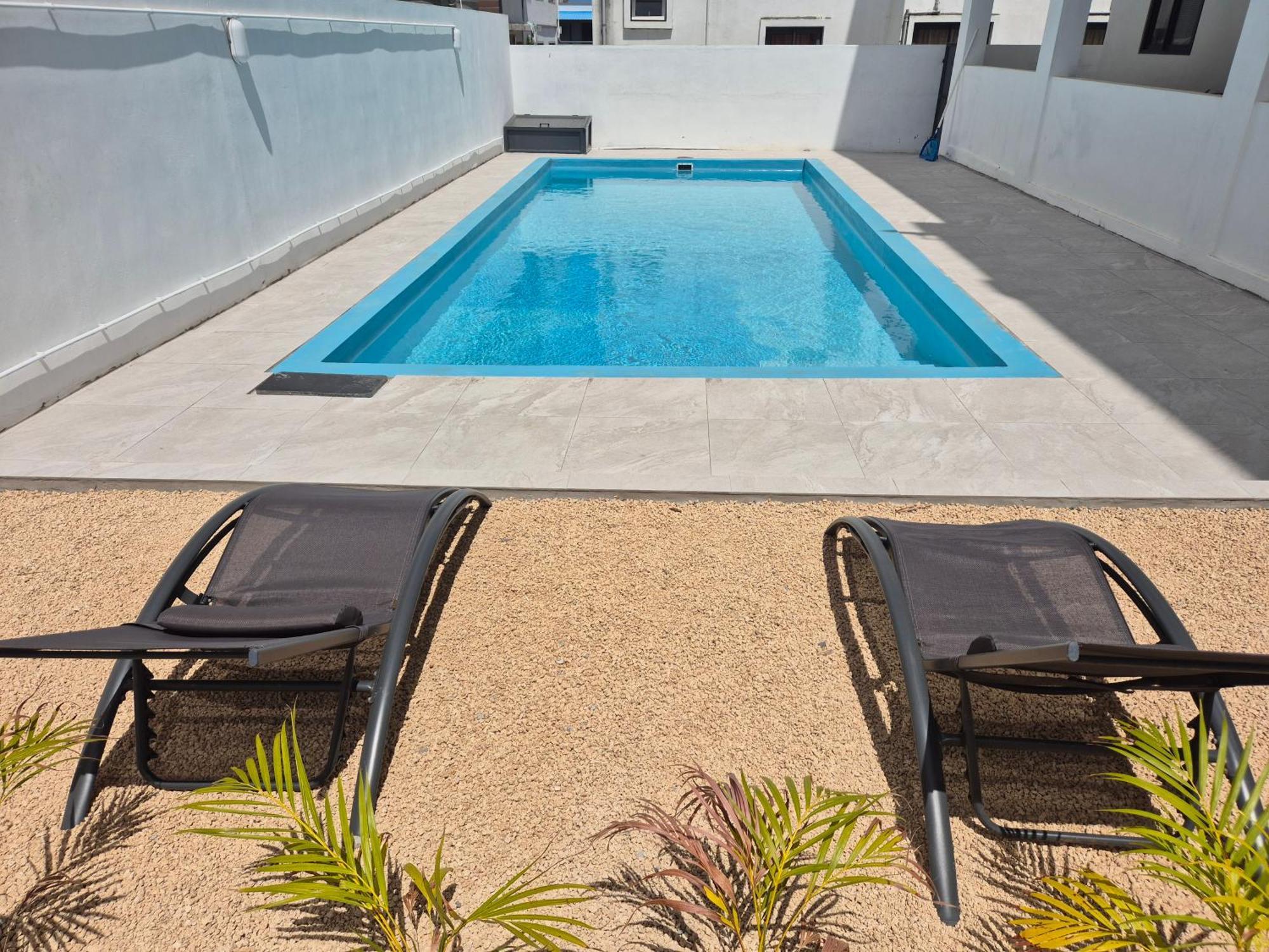 Skyview Apartment- Rooftop Penthouse With Sunset & Sea Views Flic-en-Flacq Exteriér fotografie