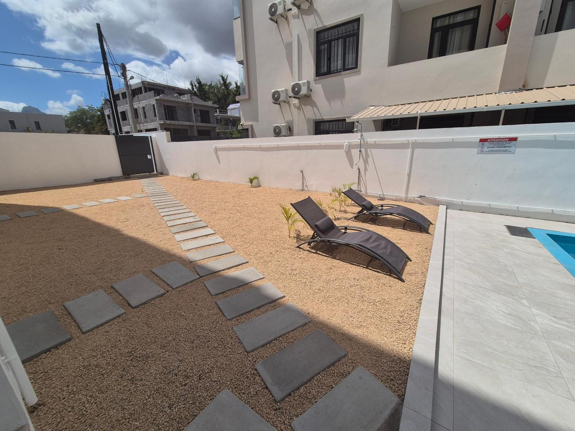 Skyview Apartment- Rooftop Penthouse With Sunset & Sea Views Flic-en-Flacq Exteriér fotografie